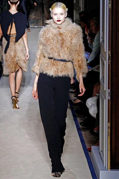 Look 29